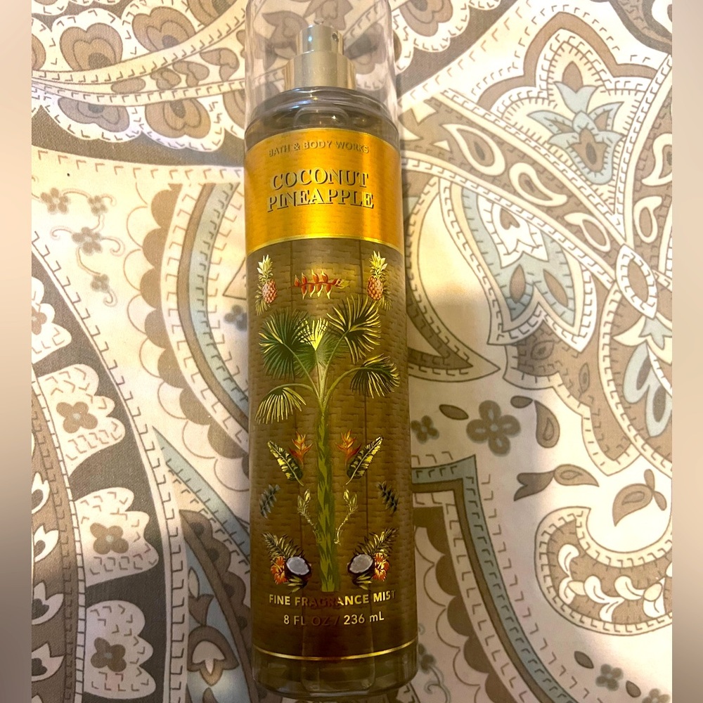 Bath and Bodyworks coconut pineapple fragrance mist brand new